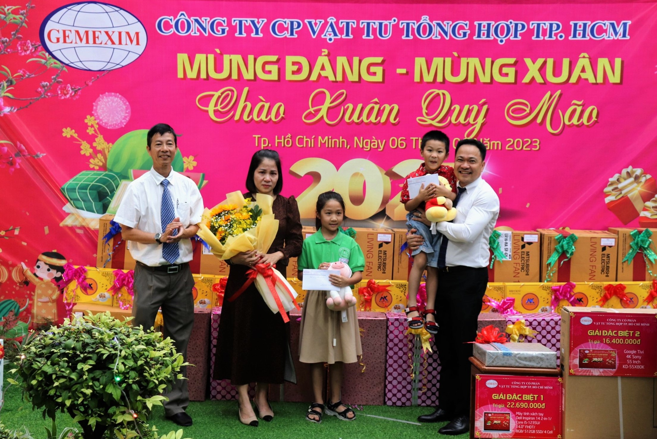 Công ty CP Vật tư tổng hợp TP Hồ Chí Minh thiết thực chăm lo Tết cho người lao động