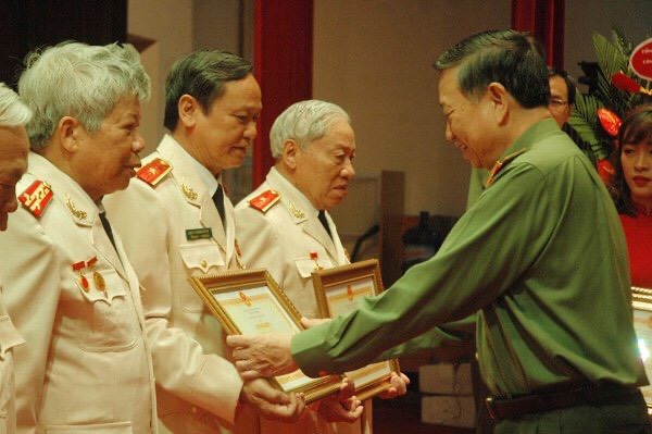 Một phần tư thế kỷ tiếp bước truyền thống Anh hùng