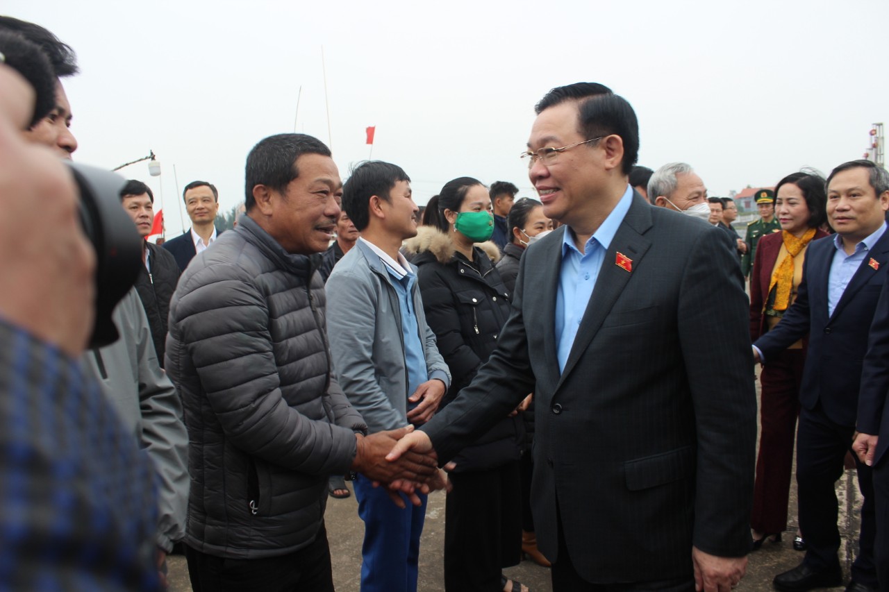 Ngư dân vươn khơi bám biển góp phần bảo vệ chủ quyền biển, đảo