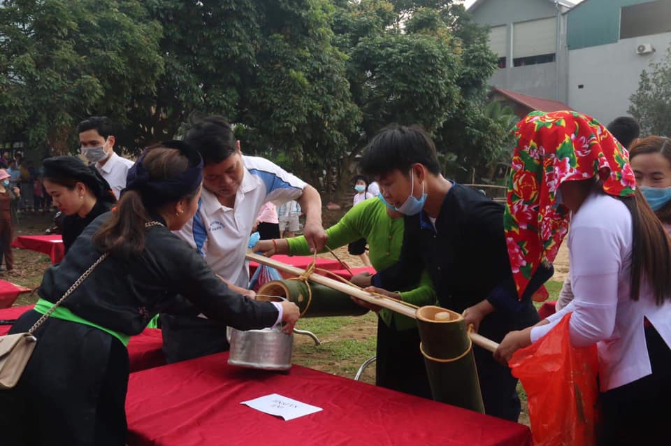 Độc đáo tục lấy nước thiêng đầu xuân của người Tày