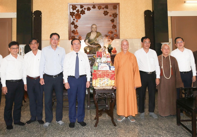 Bí thư Thành ủy TP Hồ Chí Minh Nguyễn Văn Nên chúc Tết các cơ sở tôn giáo