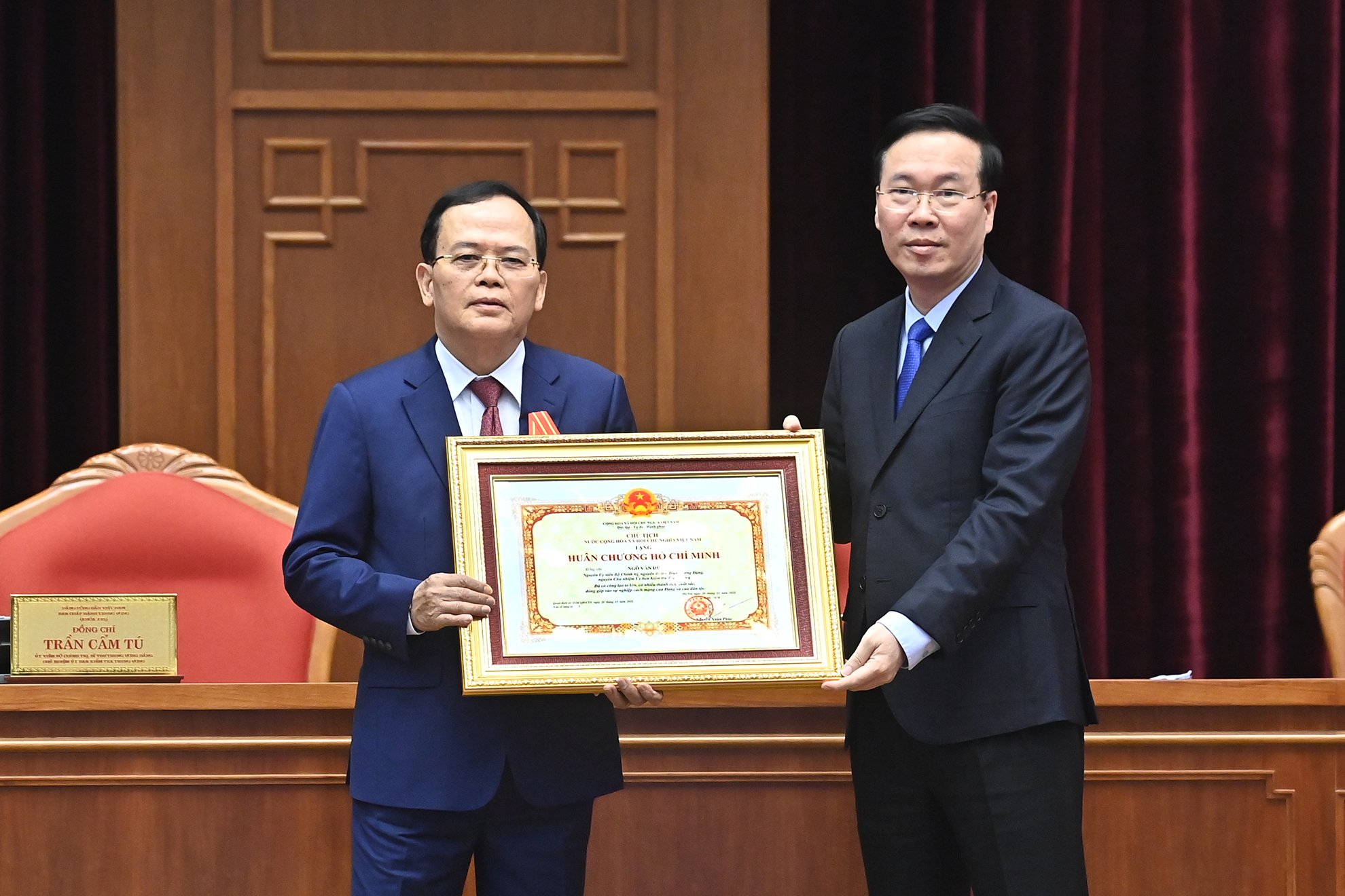 Trao tặng Huân chương Hồ Chí Minh cho đồng chí Ngô Văn Dụ