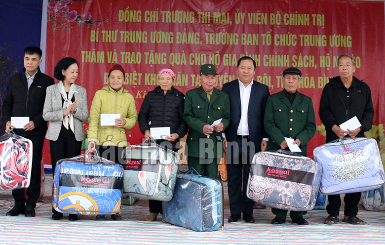 Đồng chí Trương Thị Mai chúc Tết Đảng bộ và nhân dân tỉnh Hòa Bình