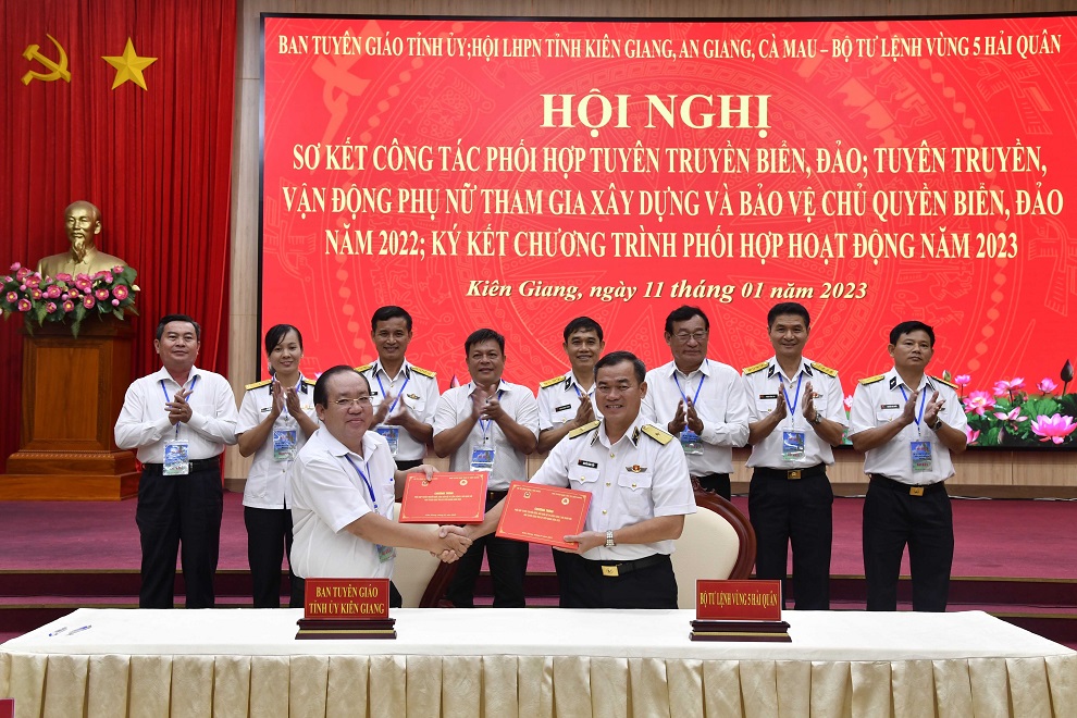 Vùng 5 Hải quân tăng cường công tác phối hợp tuyên truyền biển, đảo
