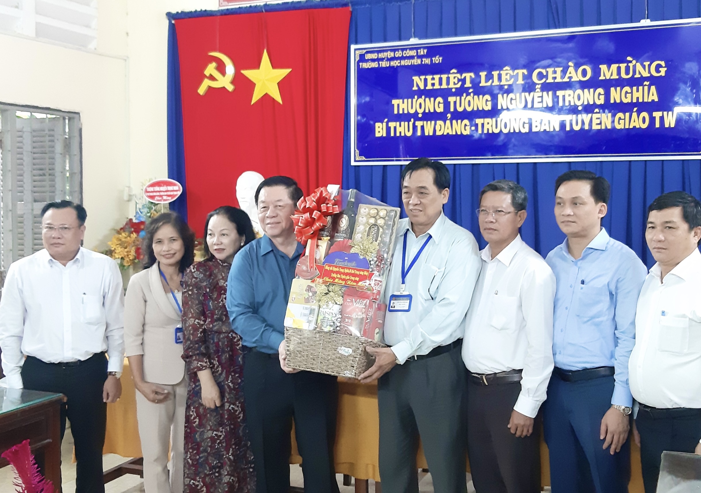 Trưởng Ban Tuyên giáo Trung ương thăm, tặng quà, chúc Tết tại Tiền Giang