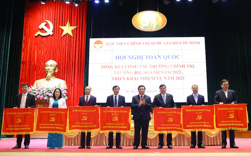 Đưa hoạt động của các trường chính trị đi vào nền nếp, chất lượng