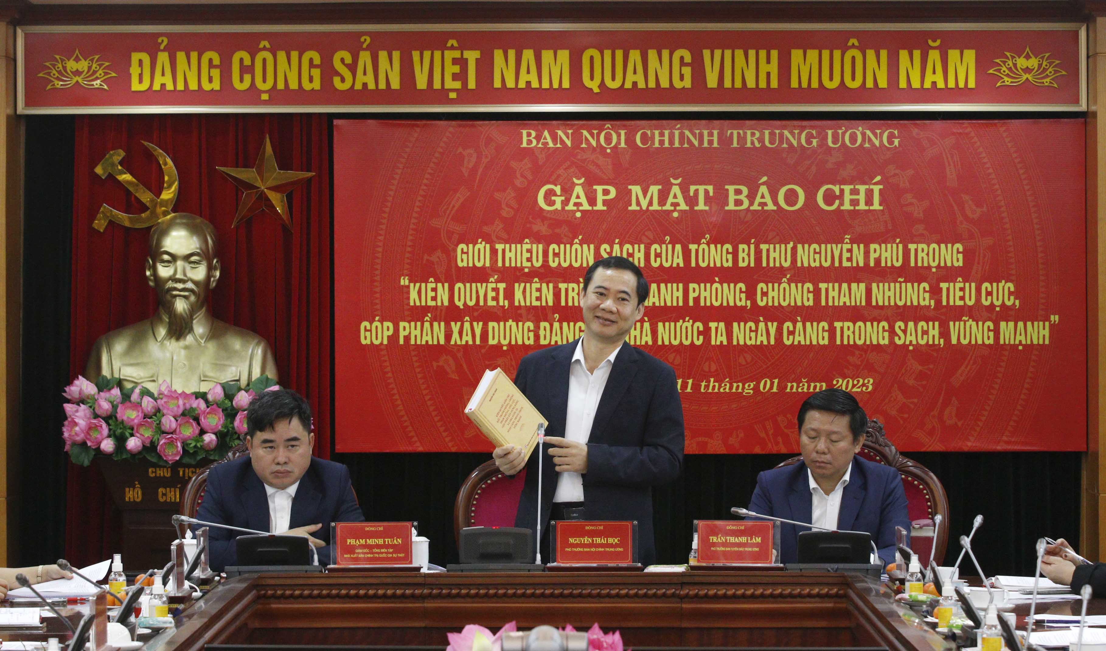 Ra mắt cuốn sách của Tổng Bí thư Nguyễn Phú Trọng về đấu tranh phòng, chống tham nhũng, tiêu cực