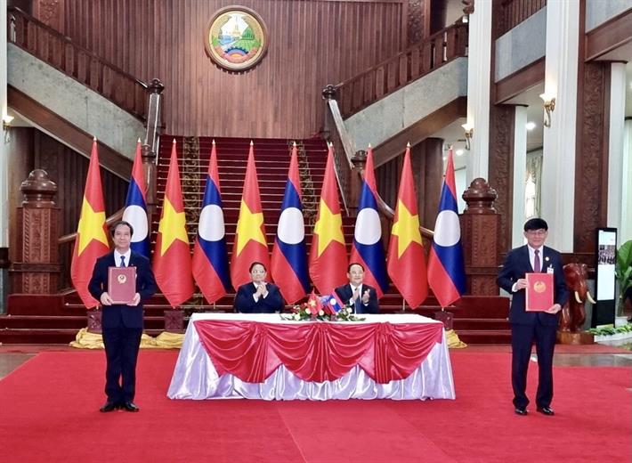 Việt Nam - Lào trao đổi Nghị định thư và ký kết hợp tác về giáo dục