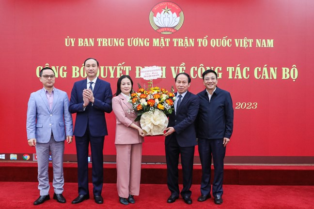 Ủy ban Trung ương MTTQ Việt Nam trao Quyết định công tác cán bộ