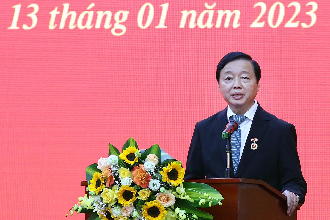 Phó Thủ tướng Chính phủ Trần Hồng Hà nhận Huy hiệu 30 năm tuổi Đảng