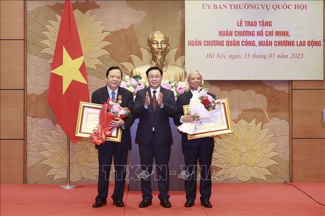 Trao Huân chương tặng các đồng chí nguyên lãnh đạo Quốc hội