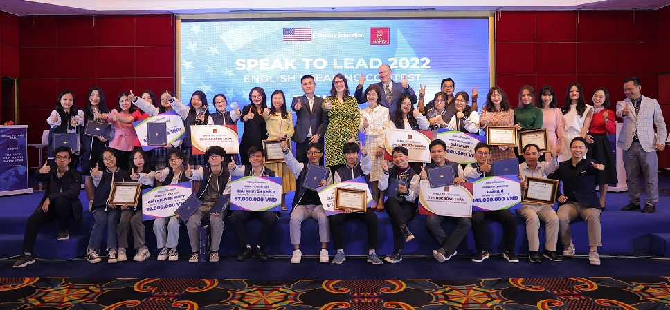 Trao giải Cuộc thi hùng biện tiếng Anh “Speak to Lead”
