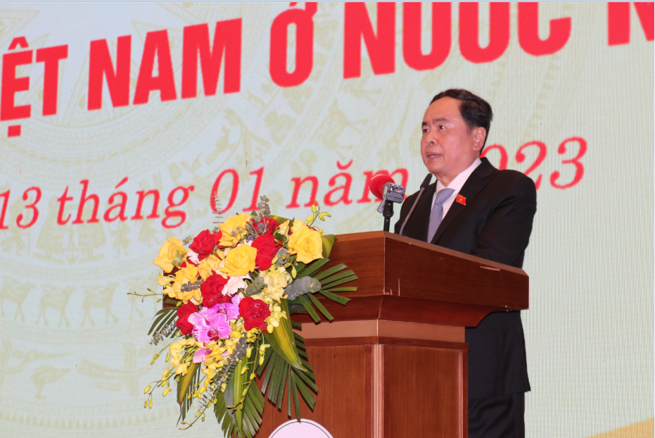 Hoàn thiện chính sách, pháp luật đối với người Việt Nam ở nước ngoài