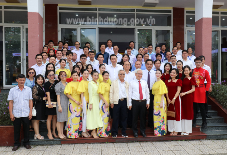 Lãnh đạo tỉnh Bình Dương thăm, chúc Tết một số đơn vị, doanh nghiệp