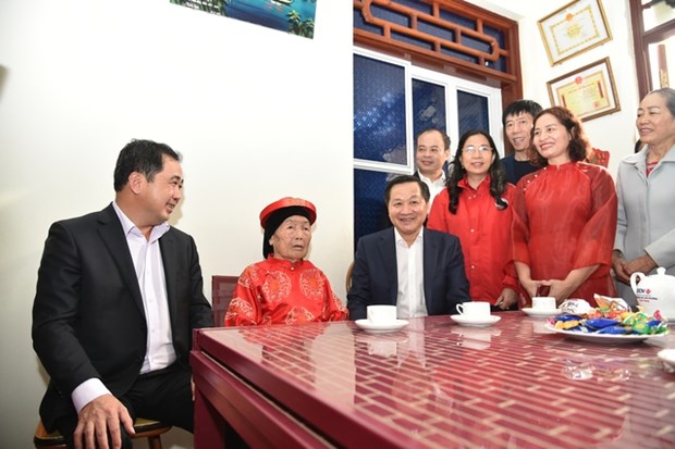 Bảo đảm mọi người, mọi nhà đều được vui Xuân, đón Tết