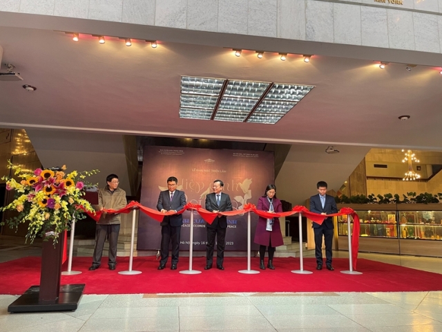 Triển lãm chuyên đề  Hiệp định Paris - Cánh cửa hòa bình