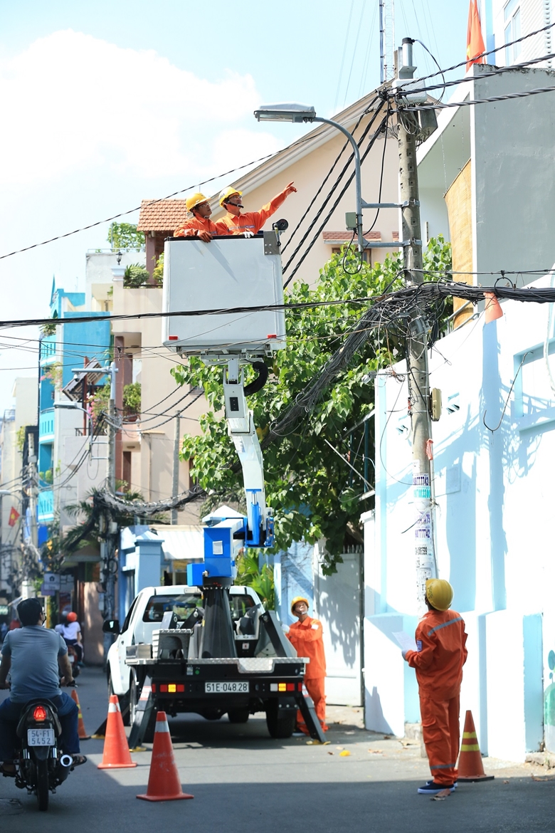 Ngành điện TP Hồ Chí Minh đảm bảo cung cấp điện trong dịp Tết