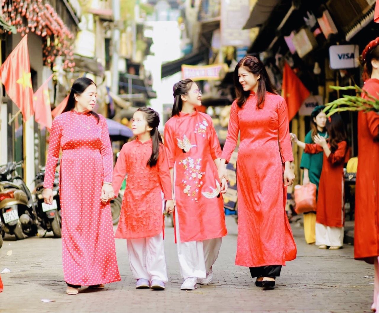 TP Hồ Chí Minh Thướt tha áo dài xuân