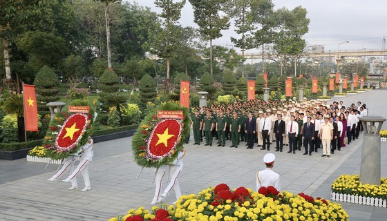 TP Hồ Chí Minh tri ân các Anh hùng Liệt sỹ nhân dịp Tết cổ truyền