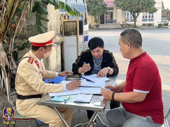 Ngày mồng 1 Tết, toàn quốc xảy ra 17 vụ tai nạn giao thông làm 11 người tử vong