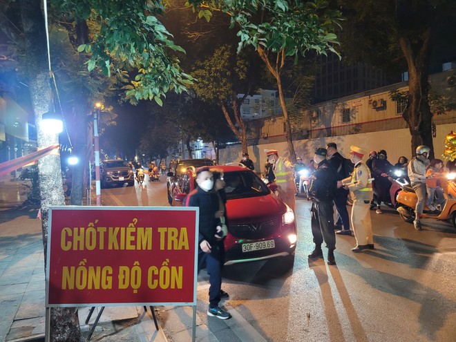 Công an Hà Nội xử lý 318 trường hợp vi phạm về nồng độ cồn trong dịp Tết