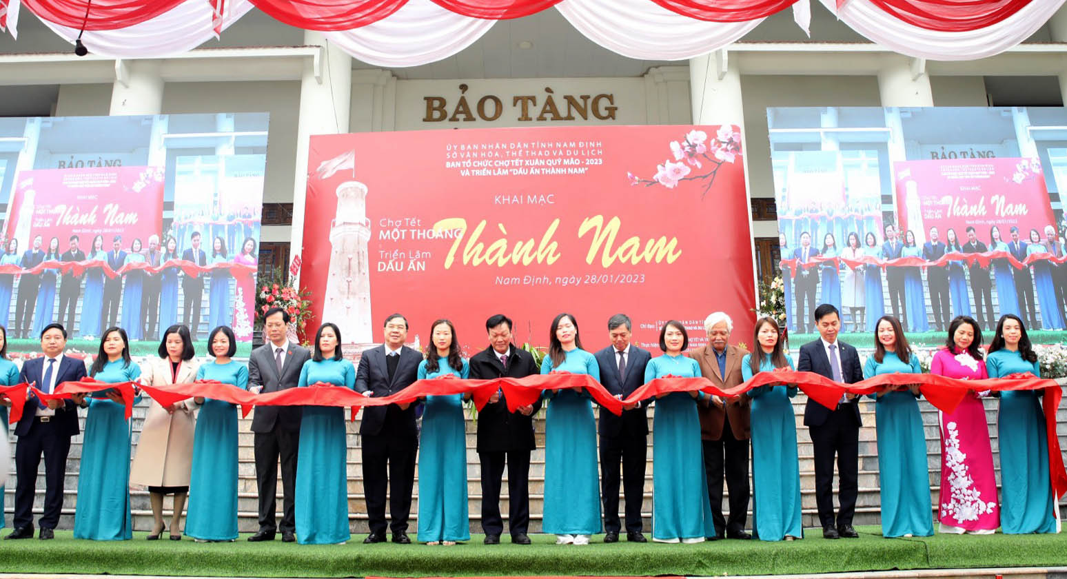 Khai mạc Triển lãm Dấu ấn Thành Nam