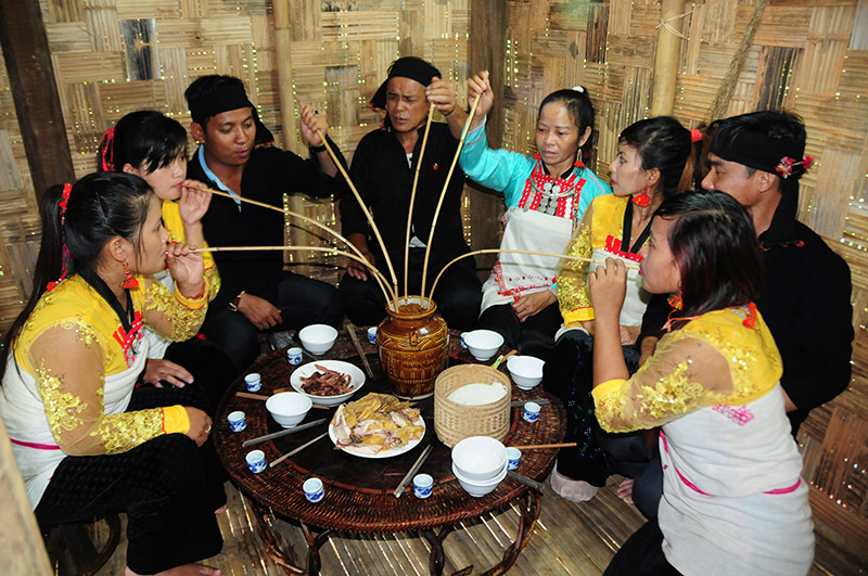 Lễ vào nhà mới của người Mảng