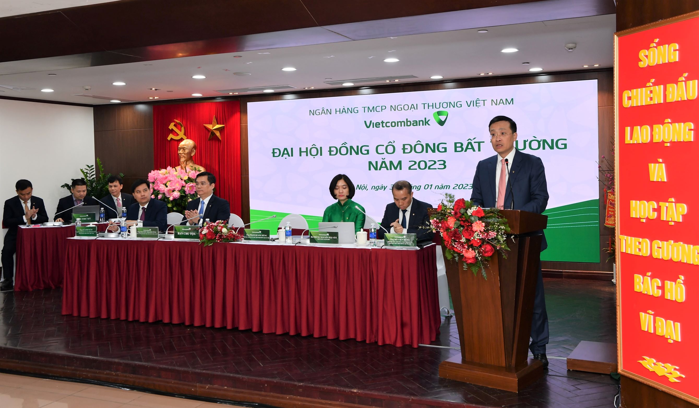 Đại hội đồng cổ đông bất thường Vietcombank năm 2023 Bầu bổ sung 01 Thành viên HĐQT và thông qua kế hoạch tăng vốn