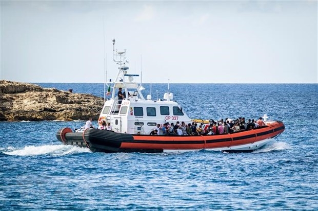 Đắm thuyền ngoài khơi Italy khiến nhiều người thiệt mạng và mất tích