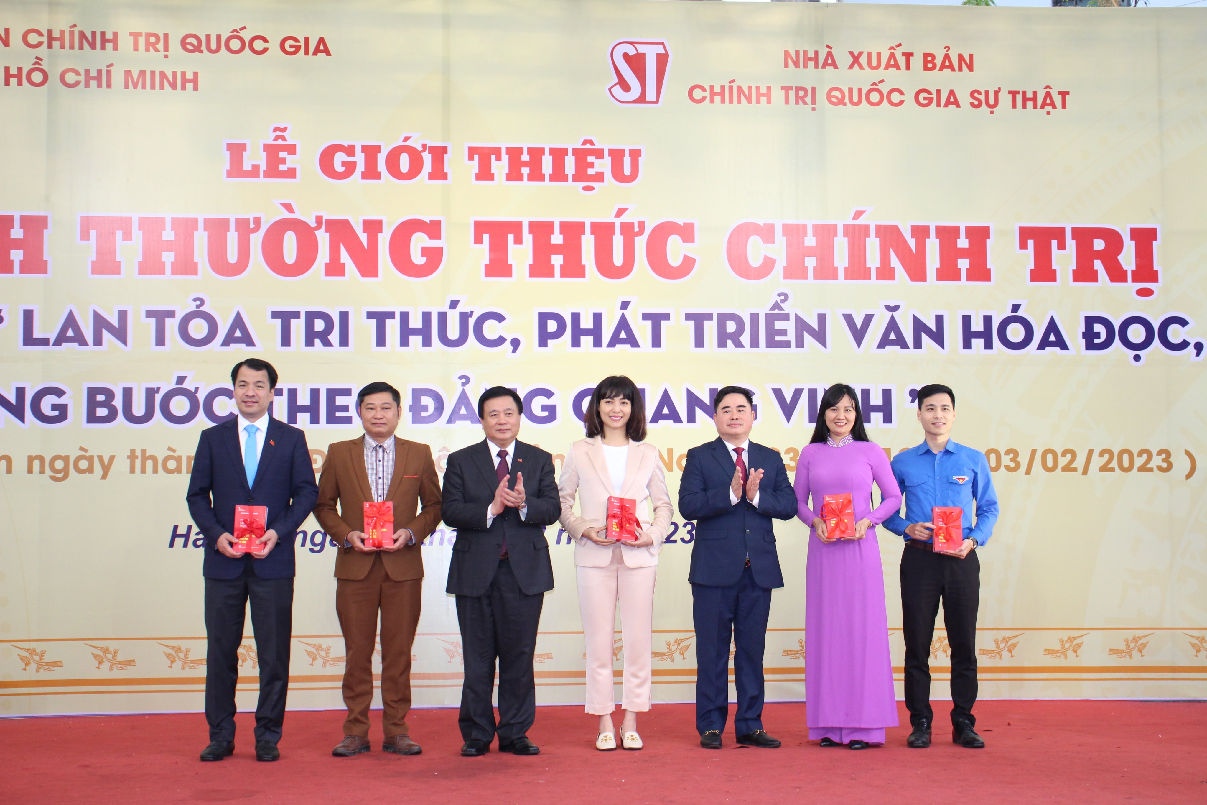 Ra mắt bộ sách thường thức chính trị