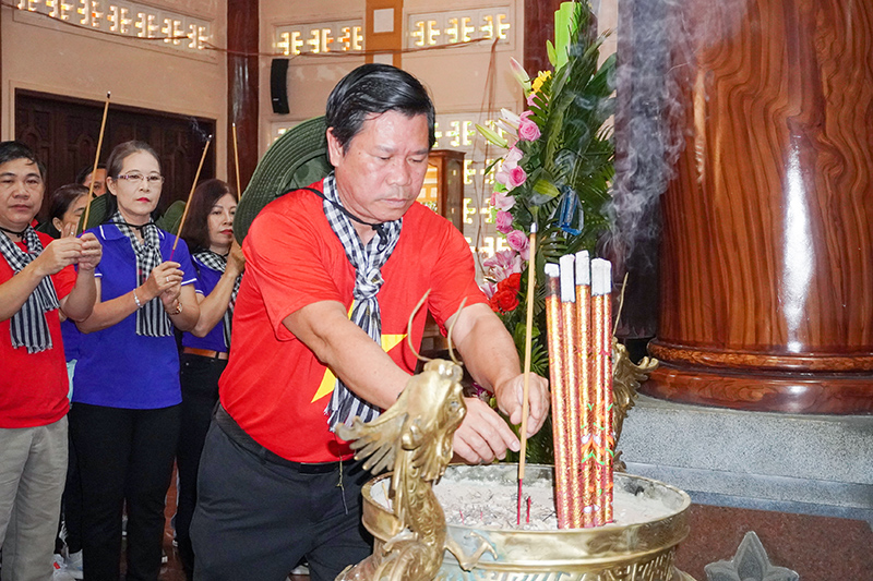 Ban Tuyên giáo Tỉnh ủy Bà Rịa- Vũng Tàu về nguồn tại Khu di tích căn cứ núi Minh Đạm