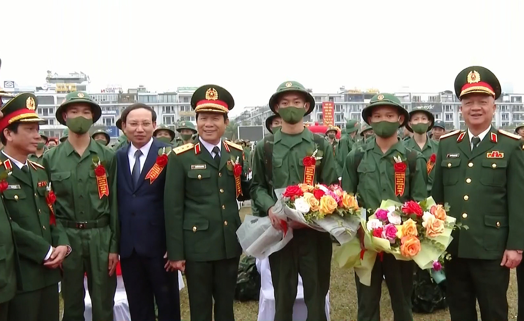 Hơn 2 000 thanh niên vùng mỏ lên đường