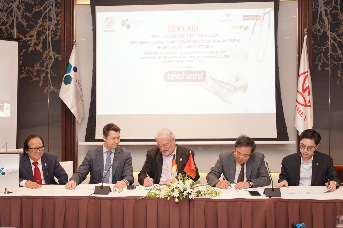 Vimedimex, Cermed GmbH ký kết hợp tác ứng dụng trị liệu phóng xạ thụ thể peptide