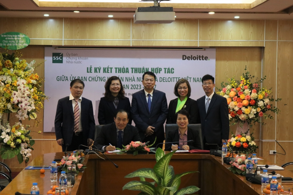 Ủy ban Chứng khoán Nhà nước và Deloitte Việt Nam tiếp tục ký thỏa thuận hợp tác 5 năm