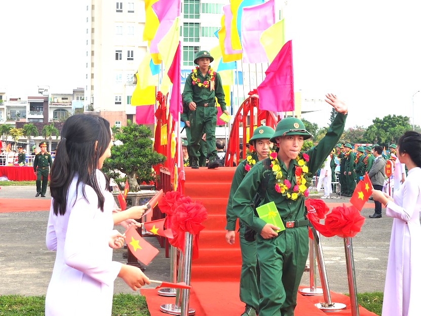 Gần 20 nghìn thanh niên Quân khu 5 lên đường nhập ngũ