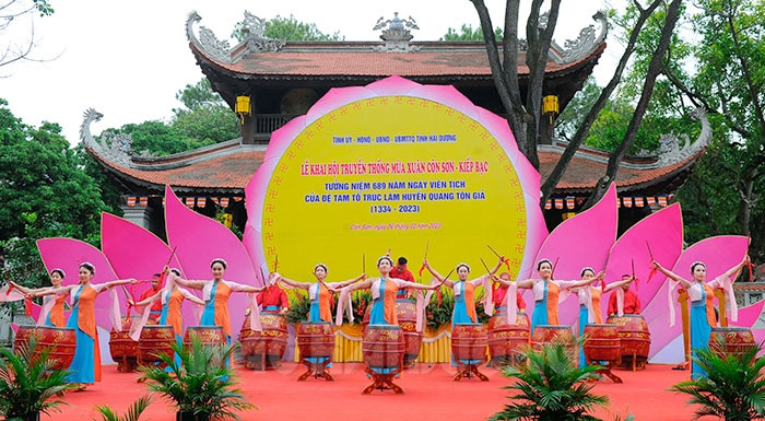 Tưng bừng khai hội mùa xuân Côn Sơn - Kiếp Bạc