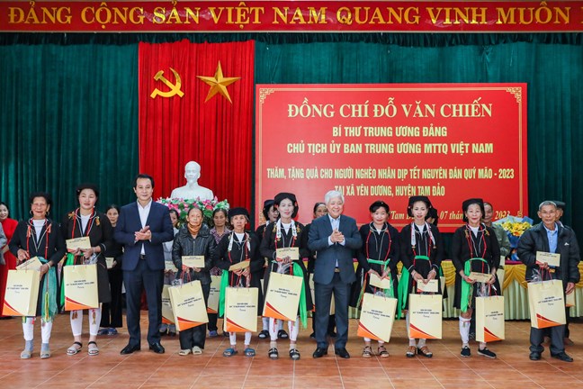 Tiếp tục vận động ủng hộ Quỹ “Vì người nghèo” và an sinh xã hội