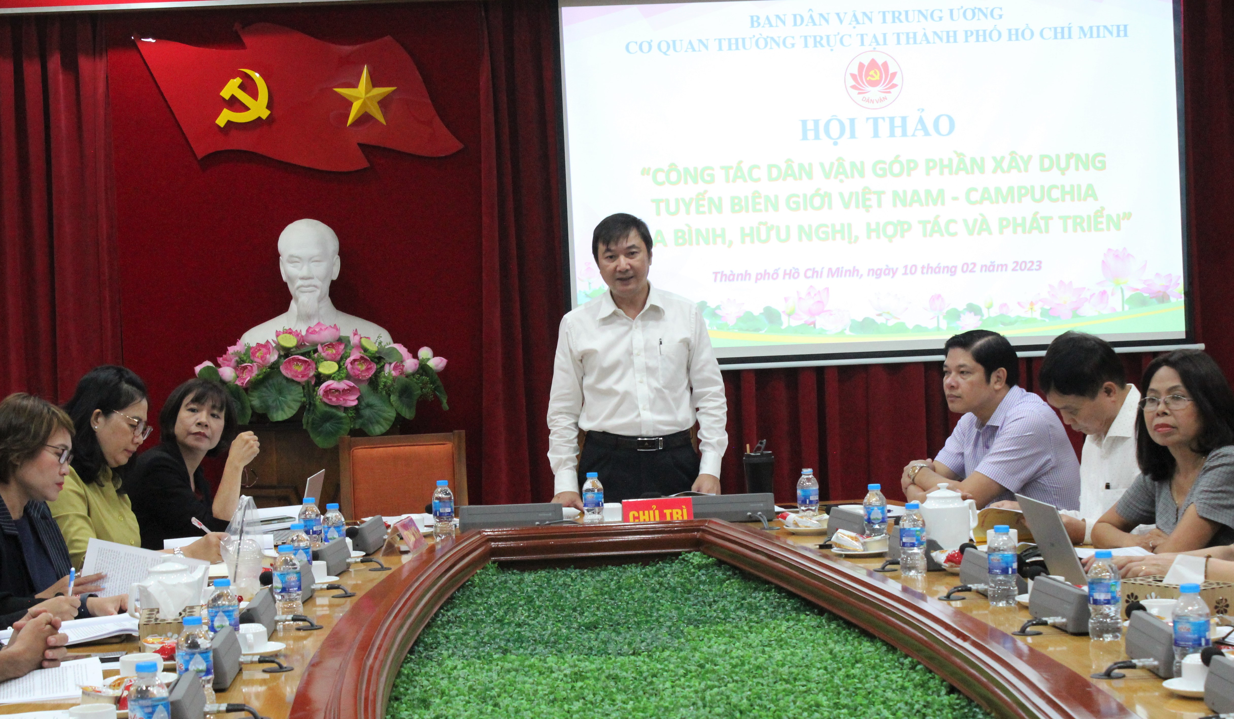 Đẩy mạnh công tác dân vận khu vực biên giới Việt Nam - Campuchia