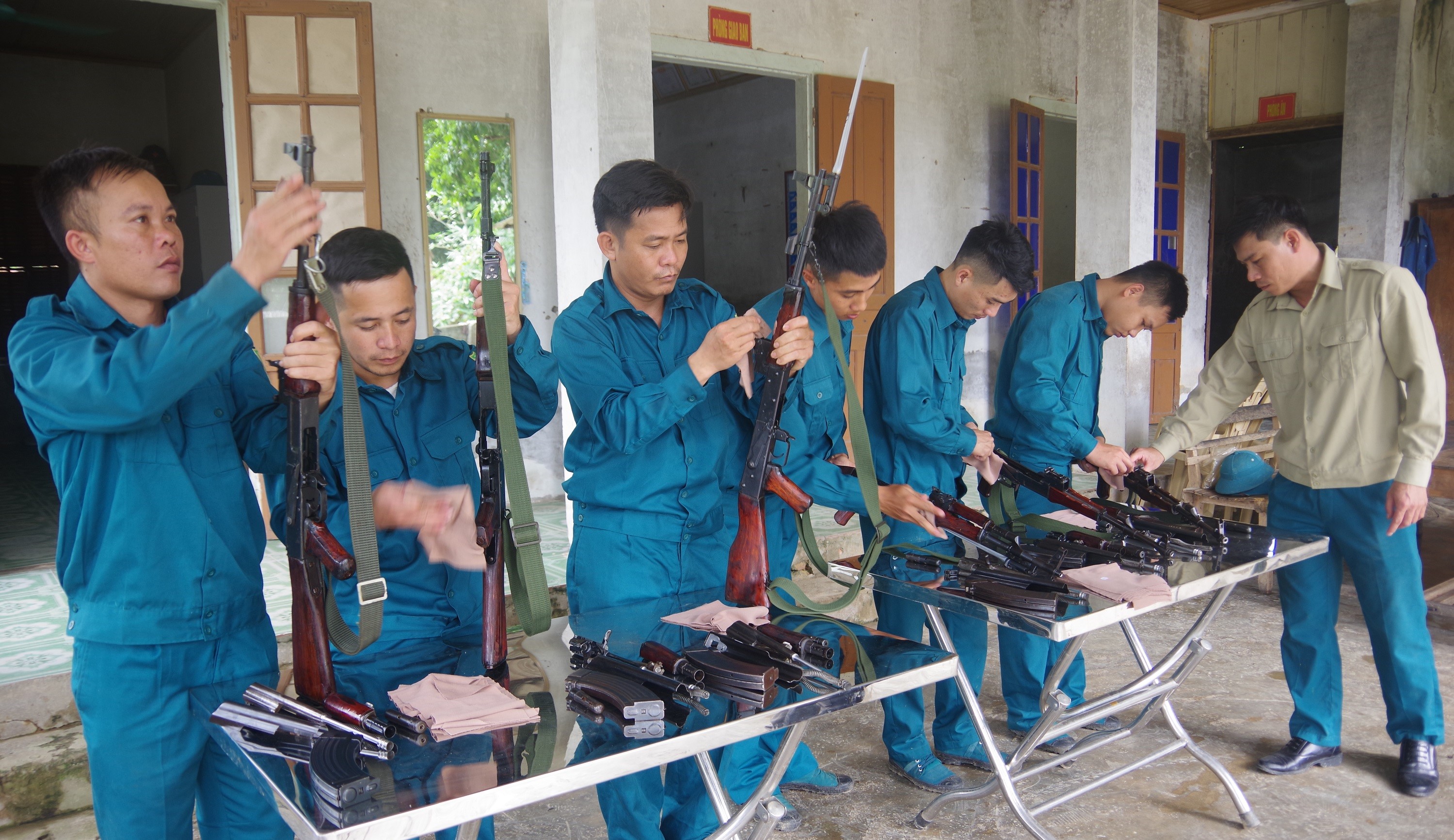 Chiến sĩ dân quân nơi điểm chốt biên thuỳ