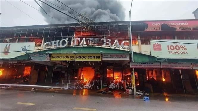 Cháy lớn tại chợ Tam Bạc ở Hải Phòng