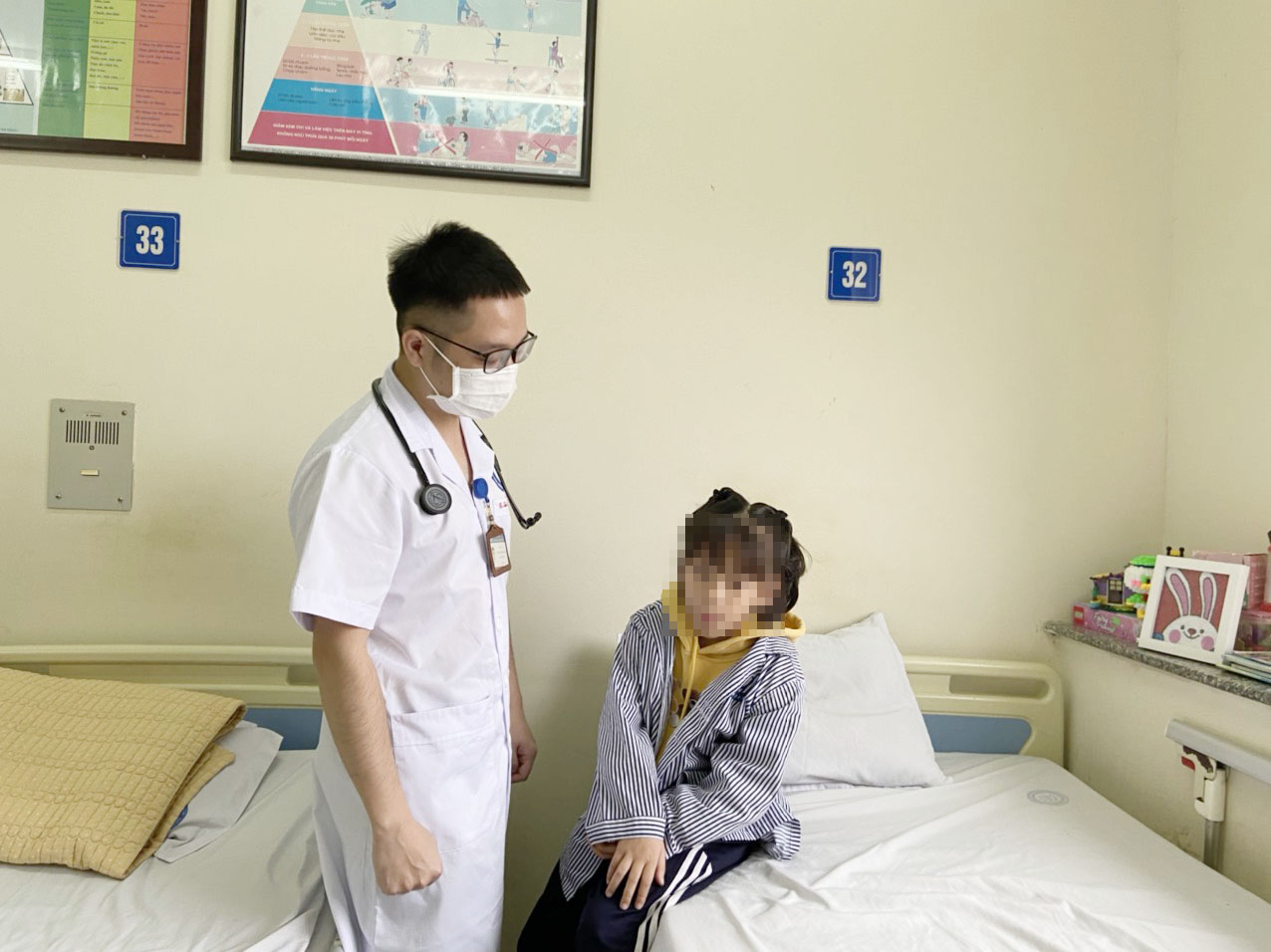 Bé 8 tuổi mắc tiểu đường Phụ huynh chớ chủ quan khi thấy trẻ hay khát nước, sụt cân, mờ mắt