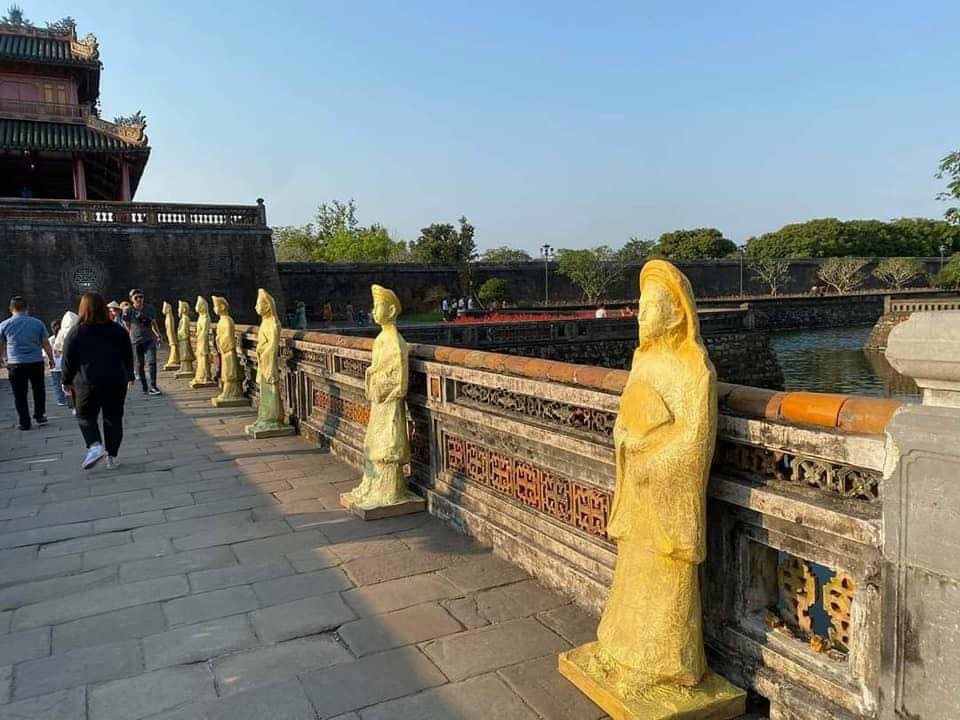 Thu hồi loạt tượng gây tranh cãi ở Đại nội Huế