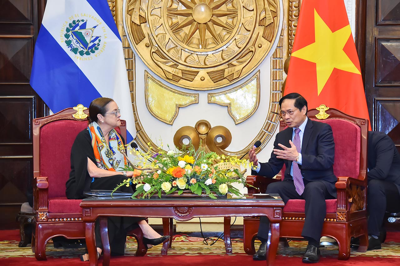 El Salvador luôn coi trọng và mong muốn tăng cường quan hệ với Việt Nam
