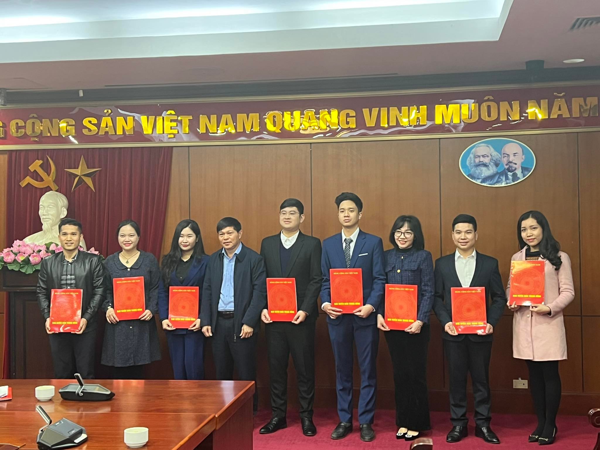 Ban Tuyên giáo Trung ương tuyển dụng 9 công chức, viên chức

​