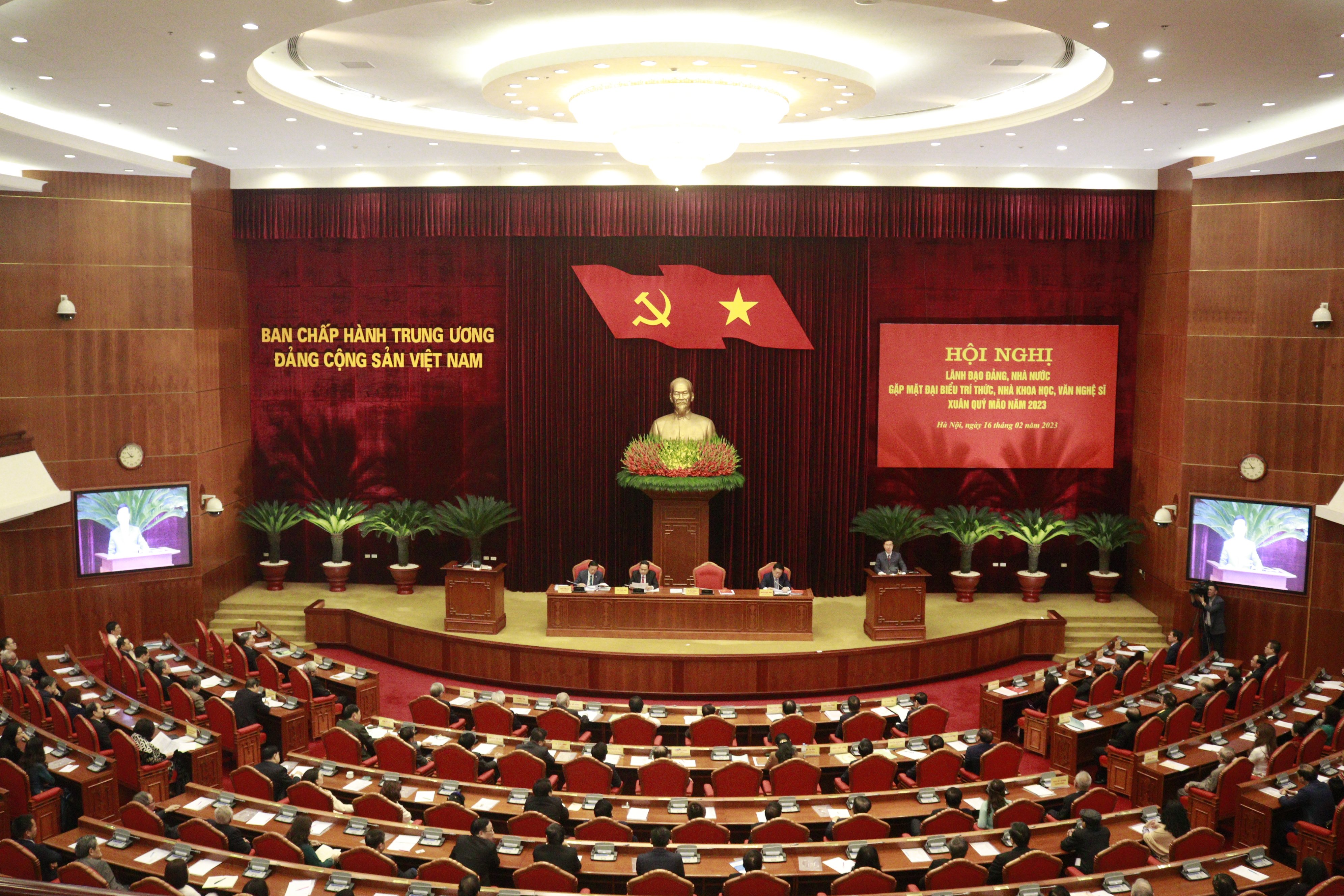 Trọng dụng, đãi ngộ thỏa đáng đối với các nhà khoa học, trí thức, văn nghệ sĩ
