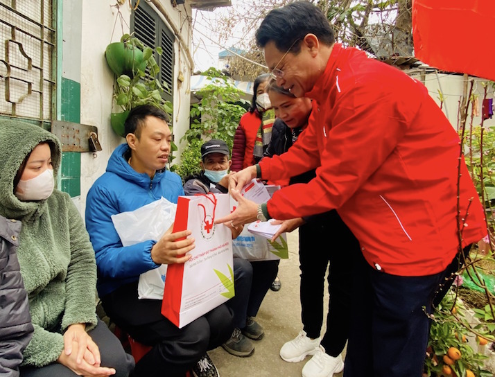 121 295 suất quà được trao hưởng ứng phong trào “Tết Nhân ái” Xuân Quý Mão