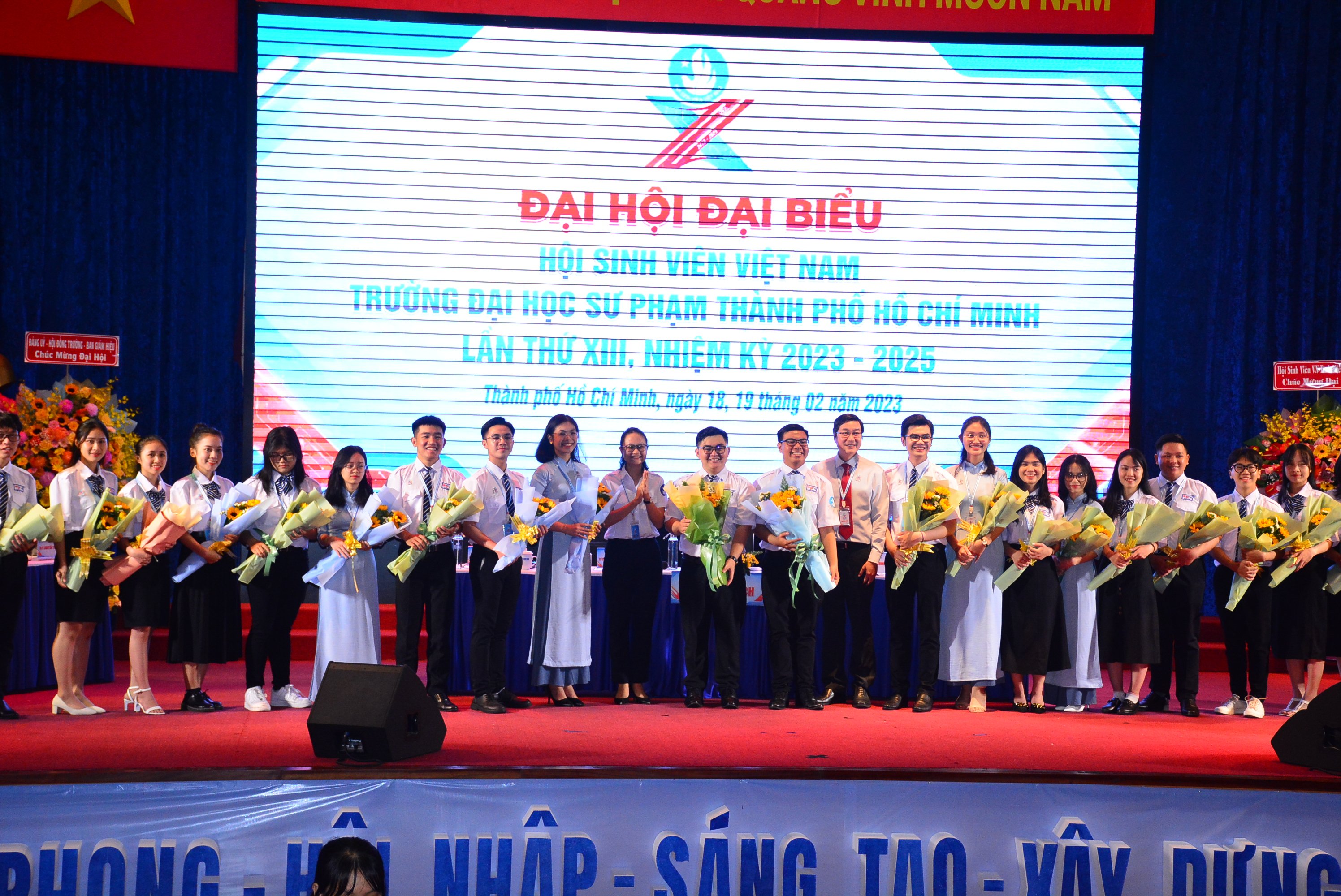 Phát huy vai trò của sinh viên xây dựng trường học hạnh phúc