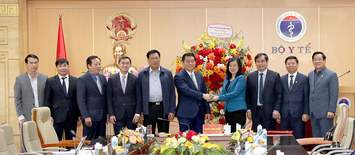 Dành sự quan tâm thích đáng đối với ngành Y tế và công tác chăm sóc sức khỏe nhân dân