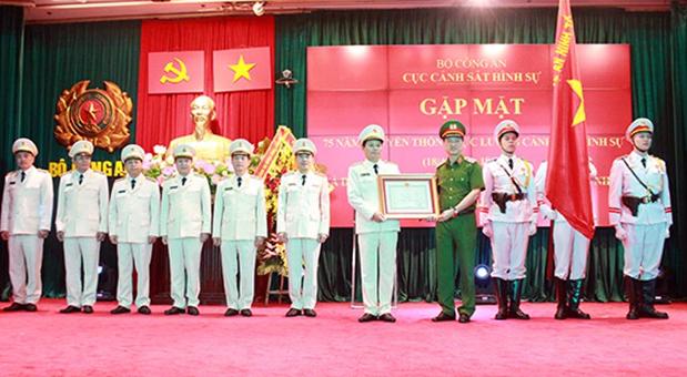 Xứng đáng là quả đấm thép trong phòng, chống tội phạm