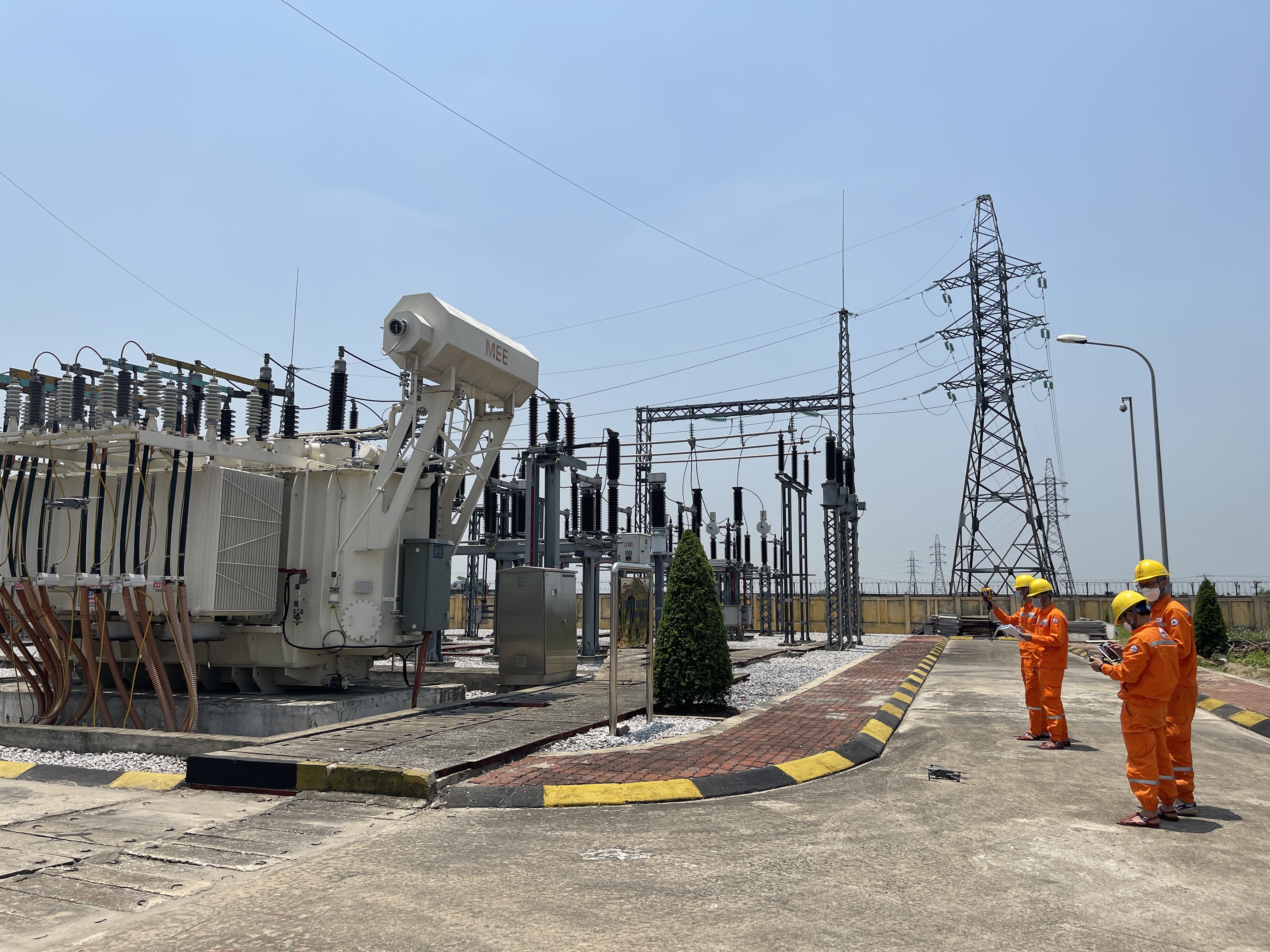EVNNPC chủ động giảm sự cố lưới điện mùa nắng nóng, mưa bão
